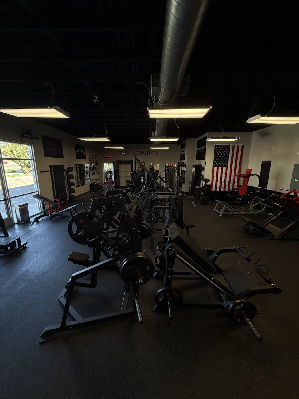 Plate-loaded machines under the American flag