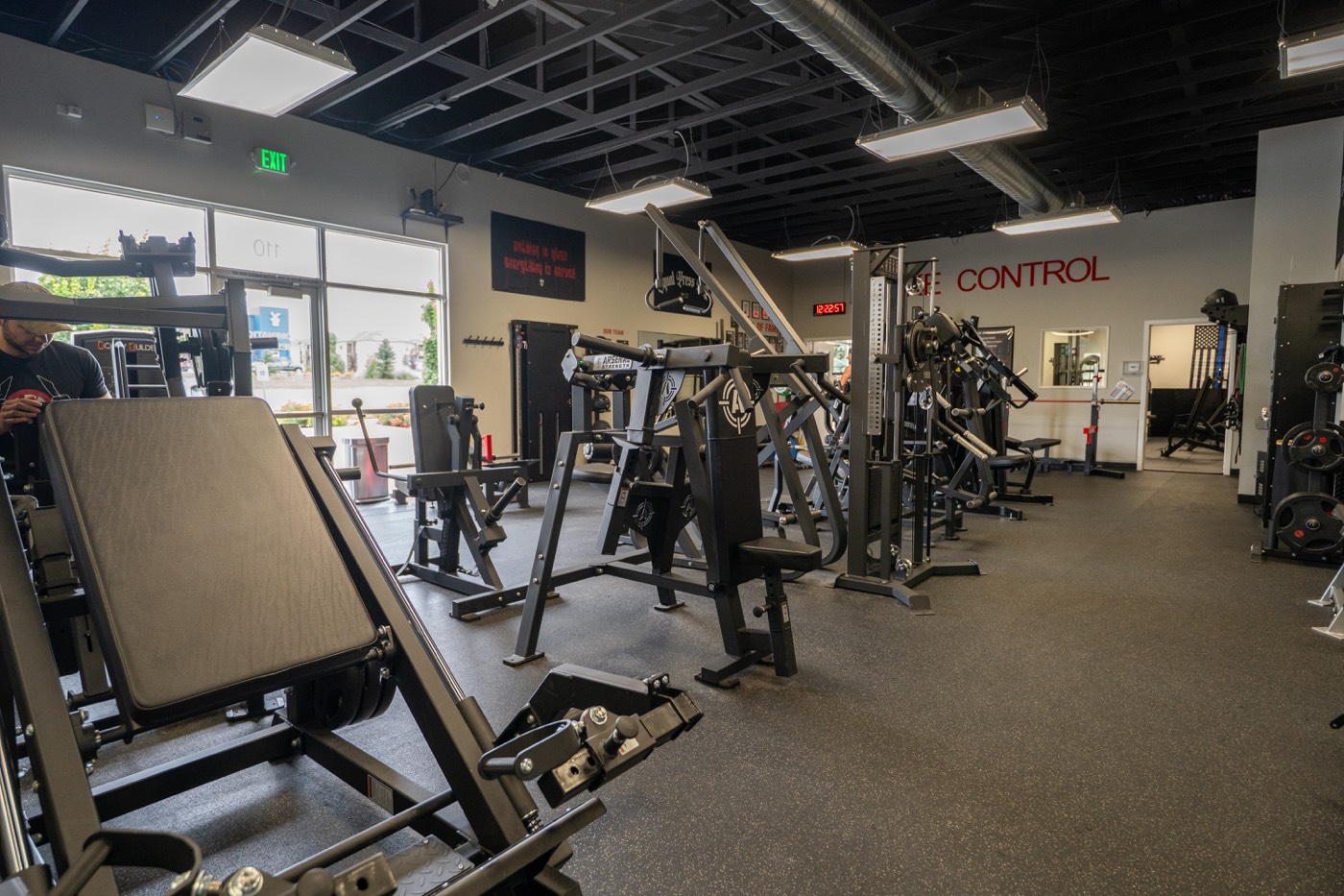 Plate-loaded machines on the training floor